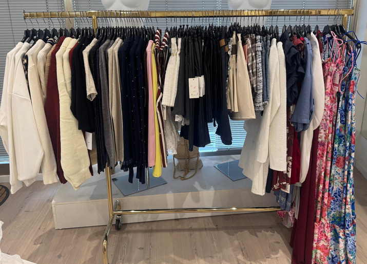 Stock abbigliamento/intimo/scarpe da donna