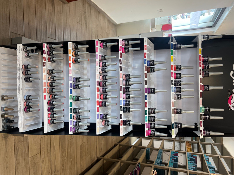 Stock Misto Estetica +Parruchiere , smalti ,tinte , cosmetici