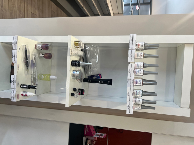 Stock Misto Estetica +Parruchiere , smalti ,tinte , cosmetici